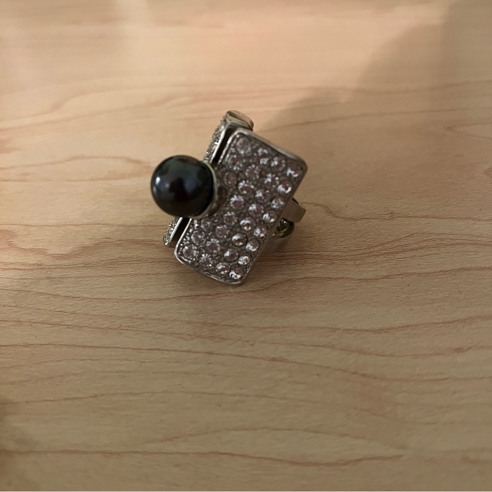 ⭐️ Sparkling Silver Ring with Pewter Accent